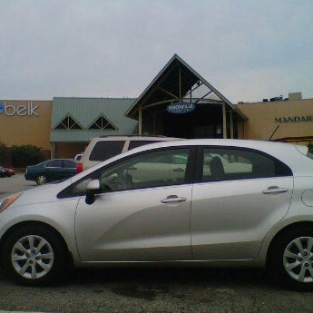Foto tirada no(a) Knoxville Center Mall por Kristie S. em 8/9/2012