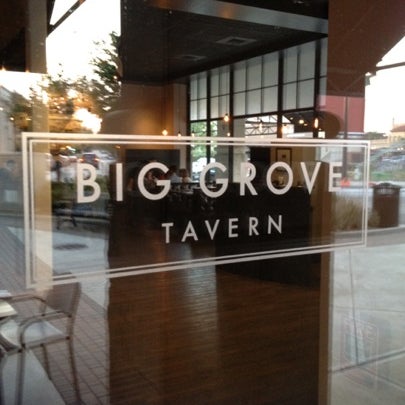 Photo prise au Big Grove Tavern par Jeff G. le8/1/2012