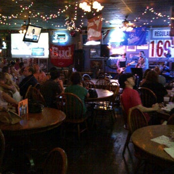 รูปภาพถ่ายที่ Tanner&#39;s Bar &amp; Grill โดย Mark A. เมื่อ 6/23/2012
