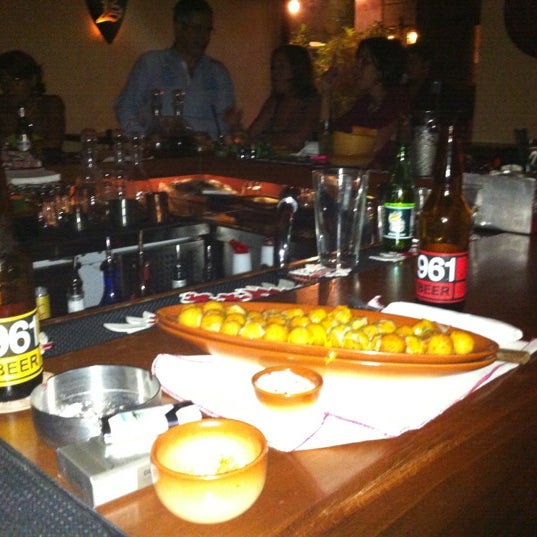 Foto tomada en Bedivere Eatery &amp; Tavern  por Reham el 8/18/2012