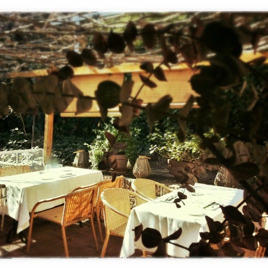Foto tomada en La Balsa Restaurant  por Cristina G. el 5/28/2012