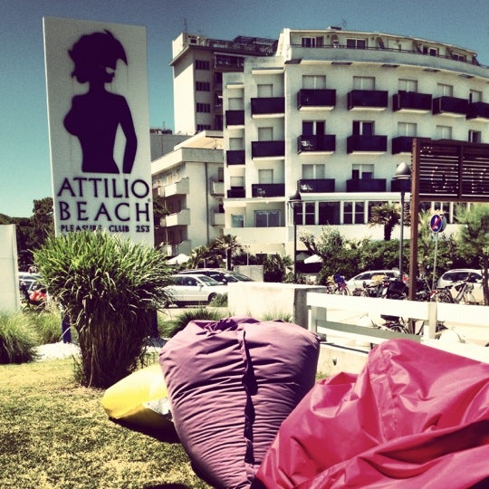 Снимок сделан в Attilio Beach Pleasure Club пользователем Filippo 6/16/2012