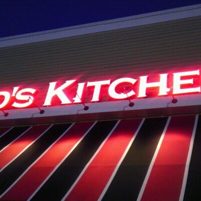 รูปภาพถ่ายที่ Red&#39;s Kitchen &amp; Tavern โดย Christina A. เมื่อ 9/12/2012