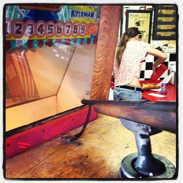 5/25/2012にGavan W.がEasterbrooks Hotdog Standで撮った写真