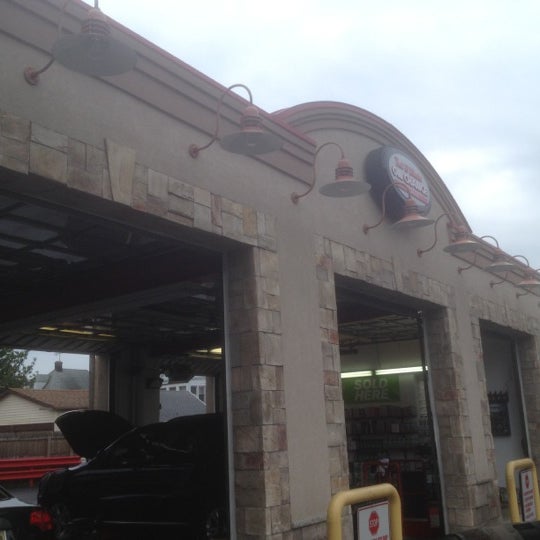 That Ten Minute Oil Change Place Automotive Repair Shop in North