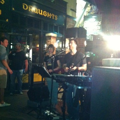 Das Foto wurde bei Ringo&#39;s Pub von Elaine W. am 9/2/2012 aufgenommen