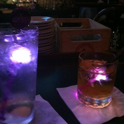 Foto diambil di fiVe Martini Bar oleh Allison pada 7/31/2012