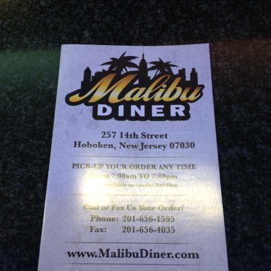 Снимок сделан в Malibu Diner пользователем Erin G. 7/24/2012