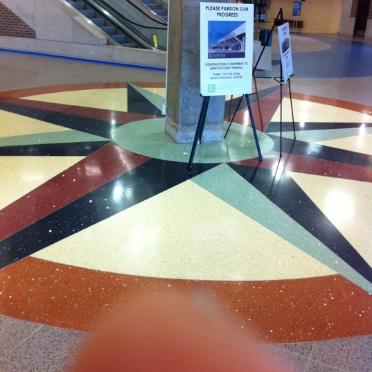 5/21/2012 tarihinde John G.ziyaretçi tarafından Mobile Regional Airport'de çekilen fotoğraf