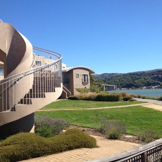 Acqua Hotel Bayfront Enchanted Knolls Shelter Ridge 555 Redwood