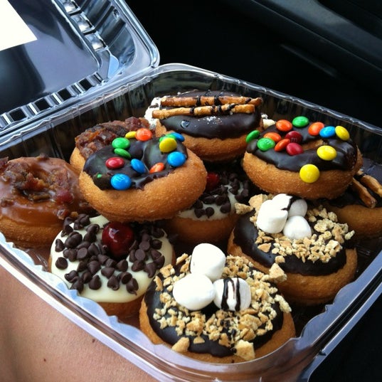 Foto diambil di Peace Love &amp; Little Donuts oleh Shaun S. pada 7/22/2012