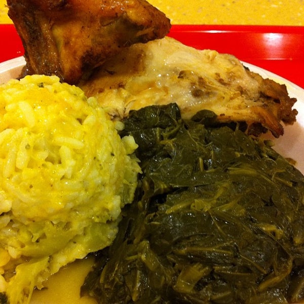 Foto scattata a Paschal&#39;s Southern Cuisine da Mike R. il 3/13/2012