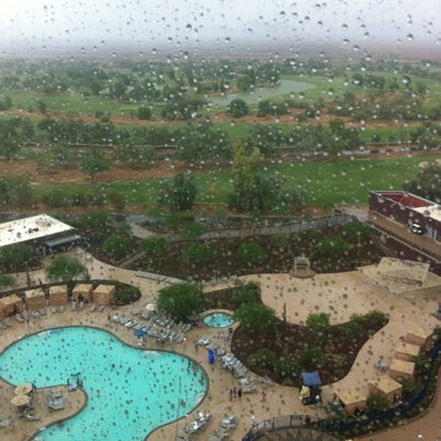 7/22/2012 tarihinde Blake A.ziyaretçi tarafından Talking Stick Resort Pool'de çekilen fotoğraf