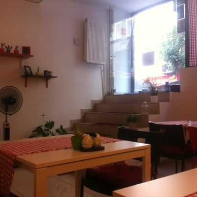 8/5/2012 tarihinde Ecz.Varlik S.ziyaretçi tarafından Cafe Kazancı'de çekilen fotoğraf