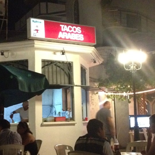 รูปภาพถ่ายที่ Restaurant Byblos - Comida y Tacos Arabes โดย José O. เมื่อ 5/8/2012