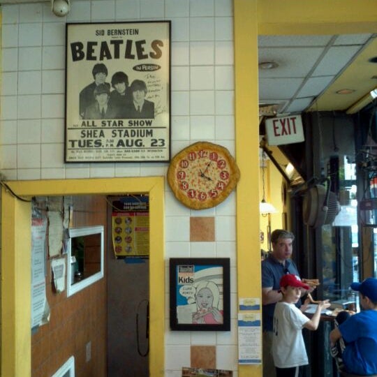 Das Foto wurde bei Mimi&#39;s Pizza Kitchen von M A. am 5/6/2012 aufgenommen