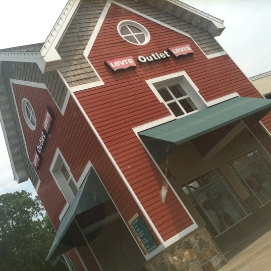 levis clinton crossing