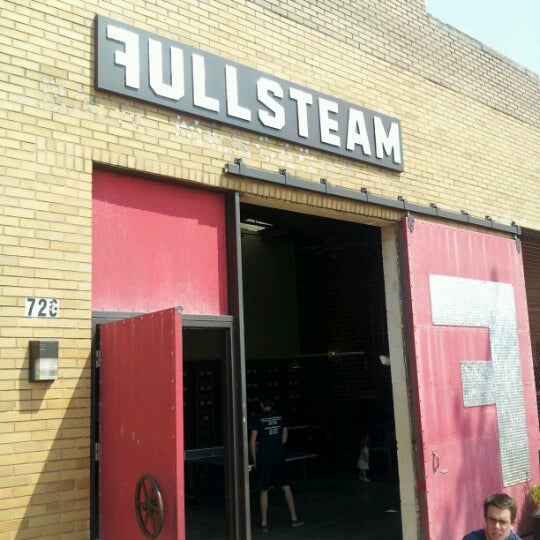 Foto diambil di Fullsteam Brewery oleh Steve K. pada 8/18/2012
