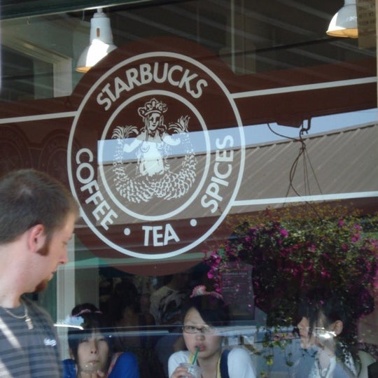 Photo prise au Starbucks par Aron v. le5/8/2012