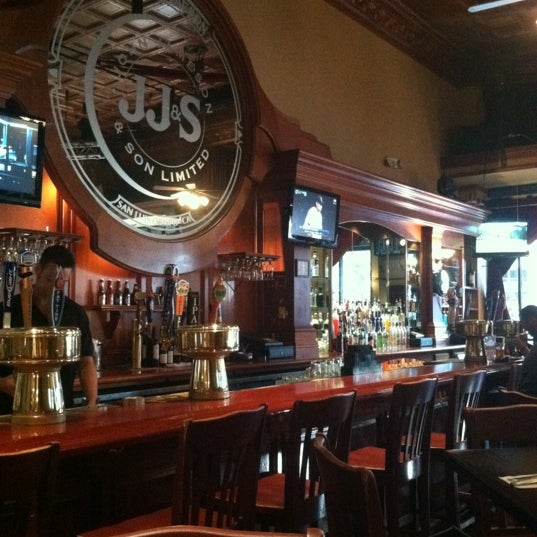 Photo taken at Mother&#39;s Tavern by Edlin h. on 6/17/2012