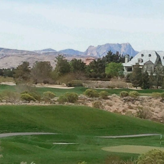 3/28/2012 tarihinde Becca B.ziyaretçi tarafından Badlands Golf Club'de çekilen fotoğraf