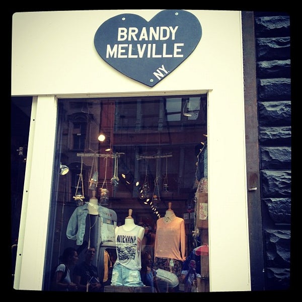Brandy Melville Sohoの衣料品店