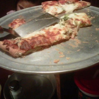 3/23/2012 tarihinde Gina G.ziyaretçi tarafından Pizza Papalis'de çekilen fotoğraf