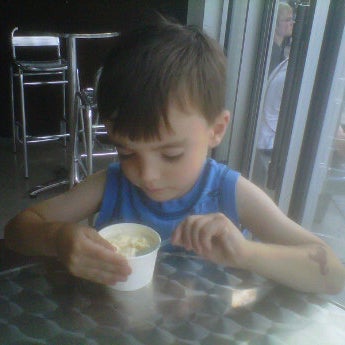 รูปภาพถ่ายที่ Glacé Artisan Ice Cream โดย Mark G. เมื่อ 6/15/2012