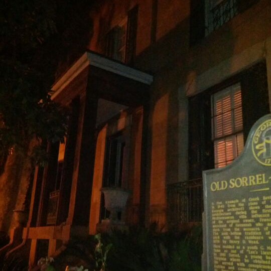Снимок сделан в Sorrel Weed House - Haunted Ghost Tours in Savannah пользователем Kevin 3/11/2012