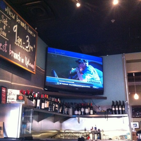 Foto tirada no(a) State &amp; Allen Kitchen + Bar por Chris W. em 5/8/2012