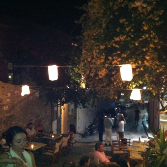 Photo taken at Ελιά by Bilgehan B. on 8/18/2012