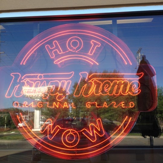 6/12/2012 tarihinde Corey W.ziyaretçi tarafından Krispy Kreme'de çekilen fotoğraf