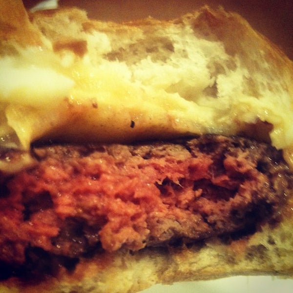 รูปภาพถ่ายที่ Royal Burger โดย Felipe S. เมื่อ 7/21/2012