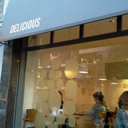 Foto tirada no(a) Delicious Café por Carlos B. em 5/17/2012