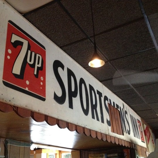 Foto diambil di Sporty&#39;s Pub and Grill oleh John E. pada 5/7/2012