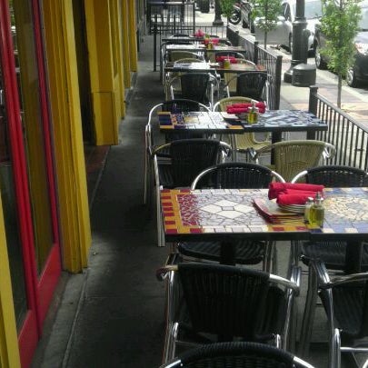 Das Foto wurde bei Barcelona Tapas Restaurant - Saint Louis von Che G. am 5/8/2012 aufgenommen