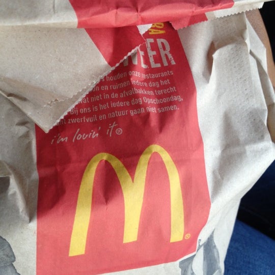 Foto tirada no(a) McDonald&#39;s por Milka M. em 3/2/2012