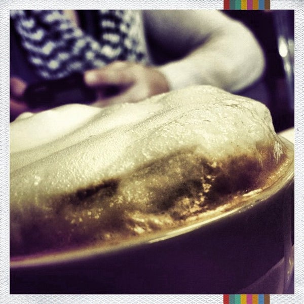 2/11/2012にChris W.がGhini&#39;s French Caffeで撮った写真