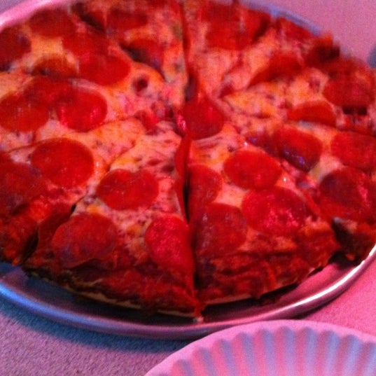 Снимок сделан в Mission Pizza &amp; Pub пользователем Belinda W. 9/2/2012
