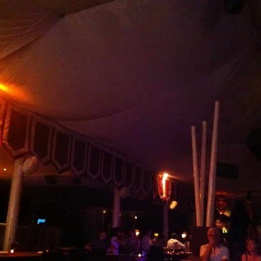Das Foto wurde bei Elephant Restaurant &amp; Lounge Club von Mayte am 6/15/2012 aufgenommen