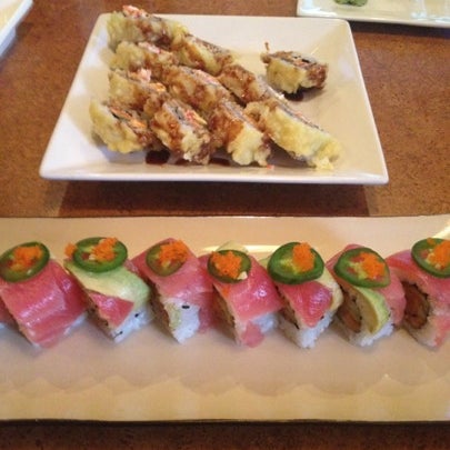 Foto diambil di Sushi Yoko oleh Wendy H. pada 7/28/2012