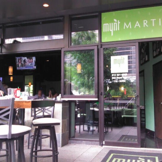 Foto tirada no(a) Mynt Martini por Rod J. em 4/25/2012