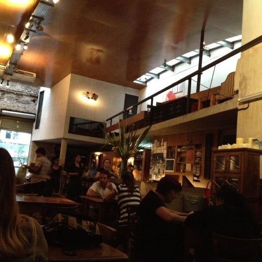4/14/2012 tarihinde Rudi B.ziyaretçi tarafından Bar 6'de çekilen fotoğraf
