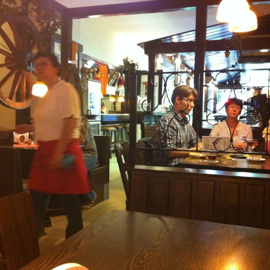 6/18/2012 tarihinde Dennis O.ziyaretçi tarafından Athos Grill &amp; Pizzeria'de çekilen fotoğraf