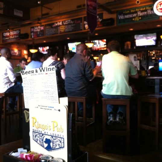 Foto diambil di Ringo&#39;s Pub oleh DNA L. pada 5/11/2012