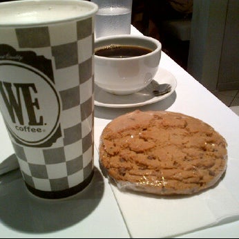 รูปภาพถ่ายที่ WE. Coffee โดย Evelyn L. เมื่อ 5/21/2012