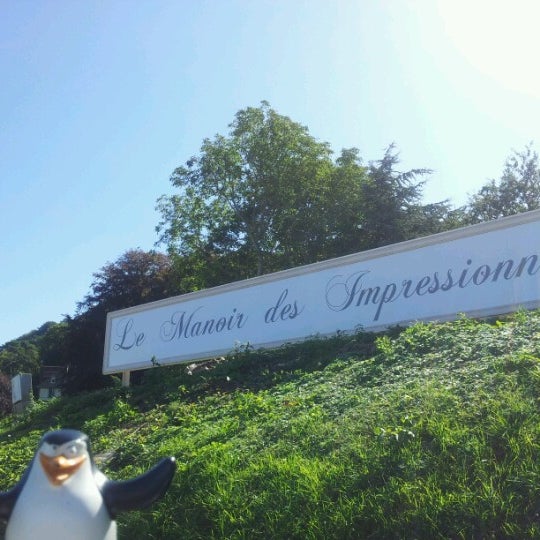 Foto diambil di Le Manoir des Impressionnistes oleh Carole D. pada 9/9/2012