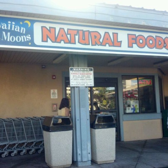 รูปภาพถ่ายที่ Hawaiian Moons Natural Foods โดย Howard D. เมื่อ 3/23/2012