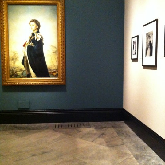 Photo taken at National Portrait Gallery by Lucrezia G. on 5/18/2012