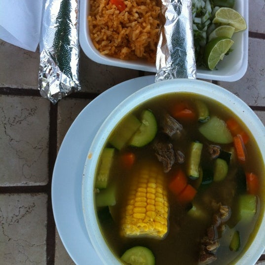 Foto scattata a Palmitos Mexican Eatery da Cindy B. il 5/20/2012